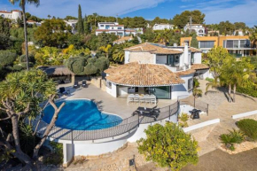 Huswell - Relax in luxury at this stunning seaside Villa